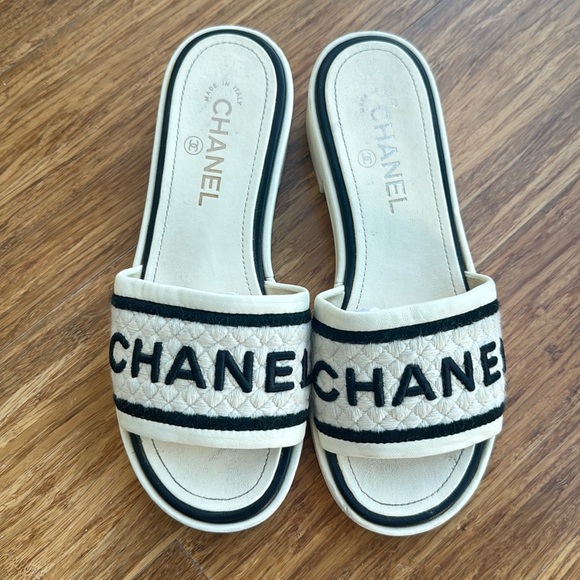 CHANEL Lambskin Embroidered Logo Slides - Picture 1 of 17